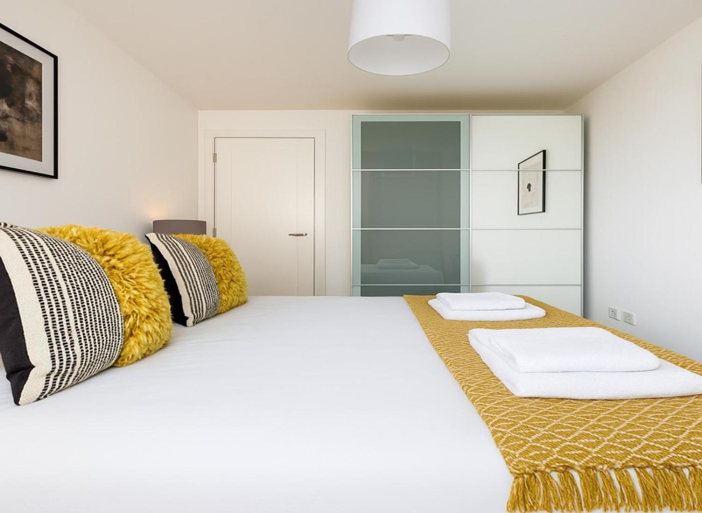 1-Bed Flat In Vibrant Lambeth Apartment *